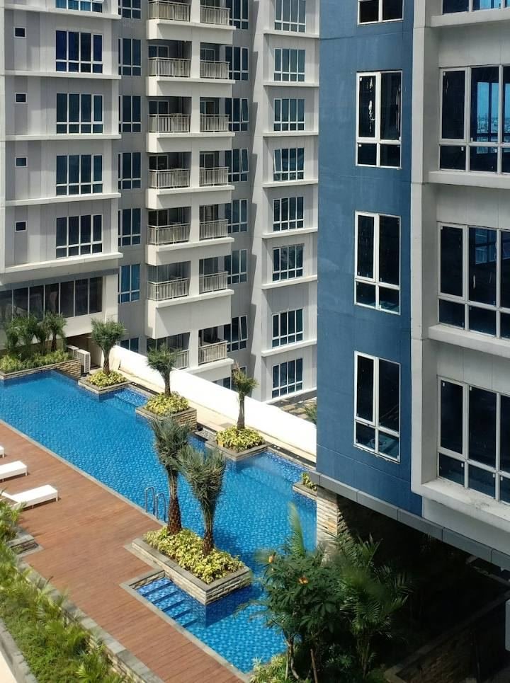 Club con piscina y áreas verdes